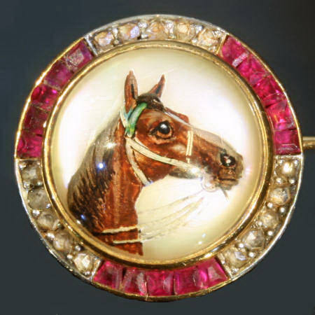 Victorian reverse intaglio or English crystal brooch with horse head